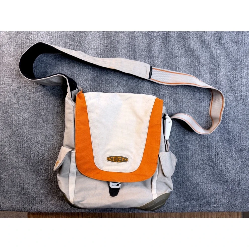 Keen Messenger Bag Tan Orange Ripstop Nylon Crossbody Recycled Rubber Base Y2K